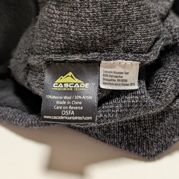 CASCADE Mountain Tech Gray Knit Beanie - Picture 4 of 4